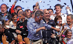 Todos bailan para Macri